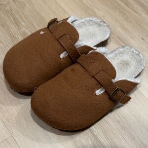 GAP Kids Brown Cozy Clogs with Fuzzy Lining Size 1/2 kids